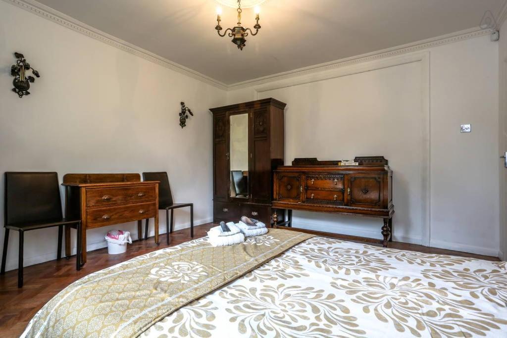 Oyo Guest House Ellipse Whetstone Экстерьер фото