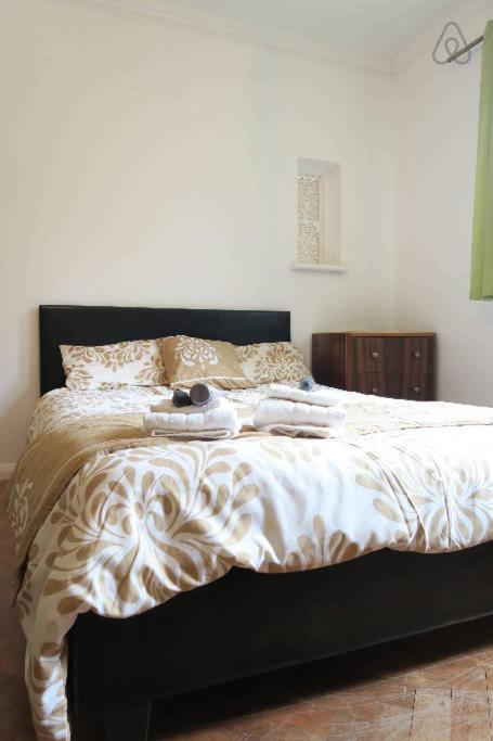Oyo Guest House Ellipse Whetstone Экстерьер фото