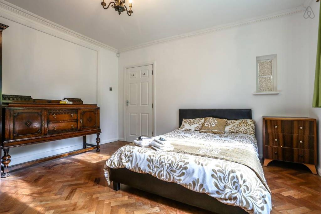 Oyo Guest House Ellipse Whetstone Экстерьер фото